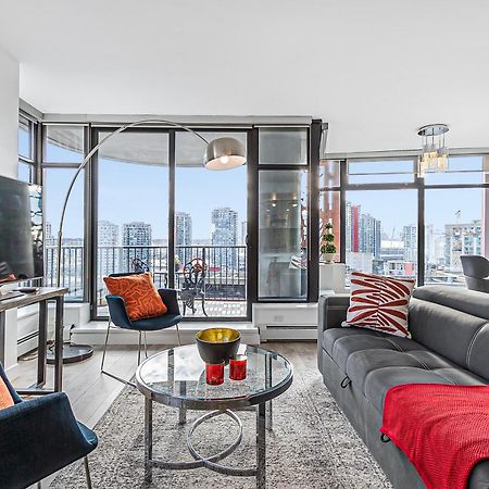 Spacious Modern High-Rise With Ocean & City Views バンクーバー エクステリア 写真