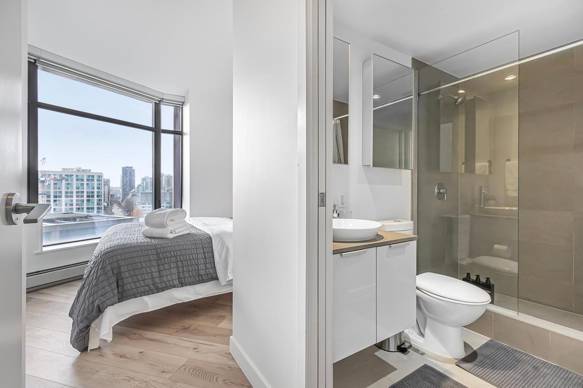 Spacious Modern High-Rise With Ocean & City Views バンクーバー エクステリア 写真