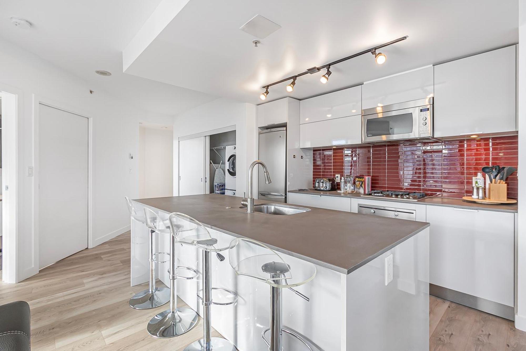 Spacious Modern High-Rise With Ocean & City Views バンクーバー エクステリア 写真