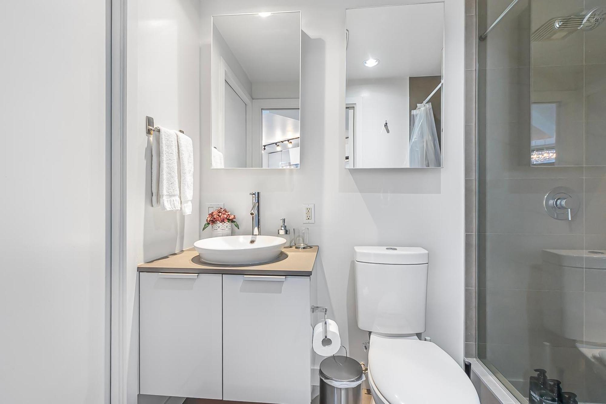 Spacious Modern High-Rise With Ocean & City Views バンクーバー エクステリア 写真