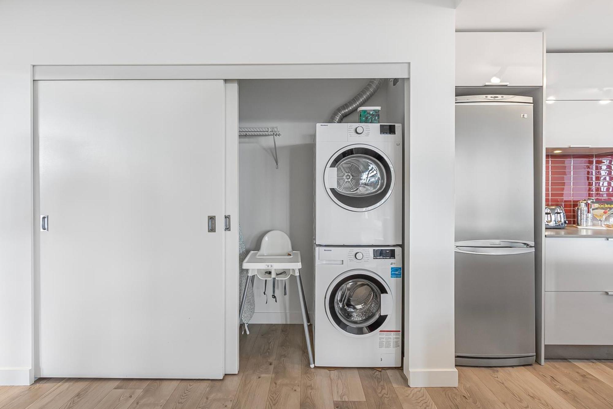 Spacious Modern High-Rise With Ocean & City Views バンクーバー エクステリア 写真